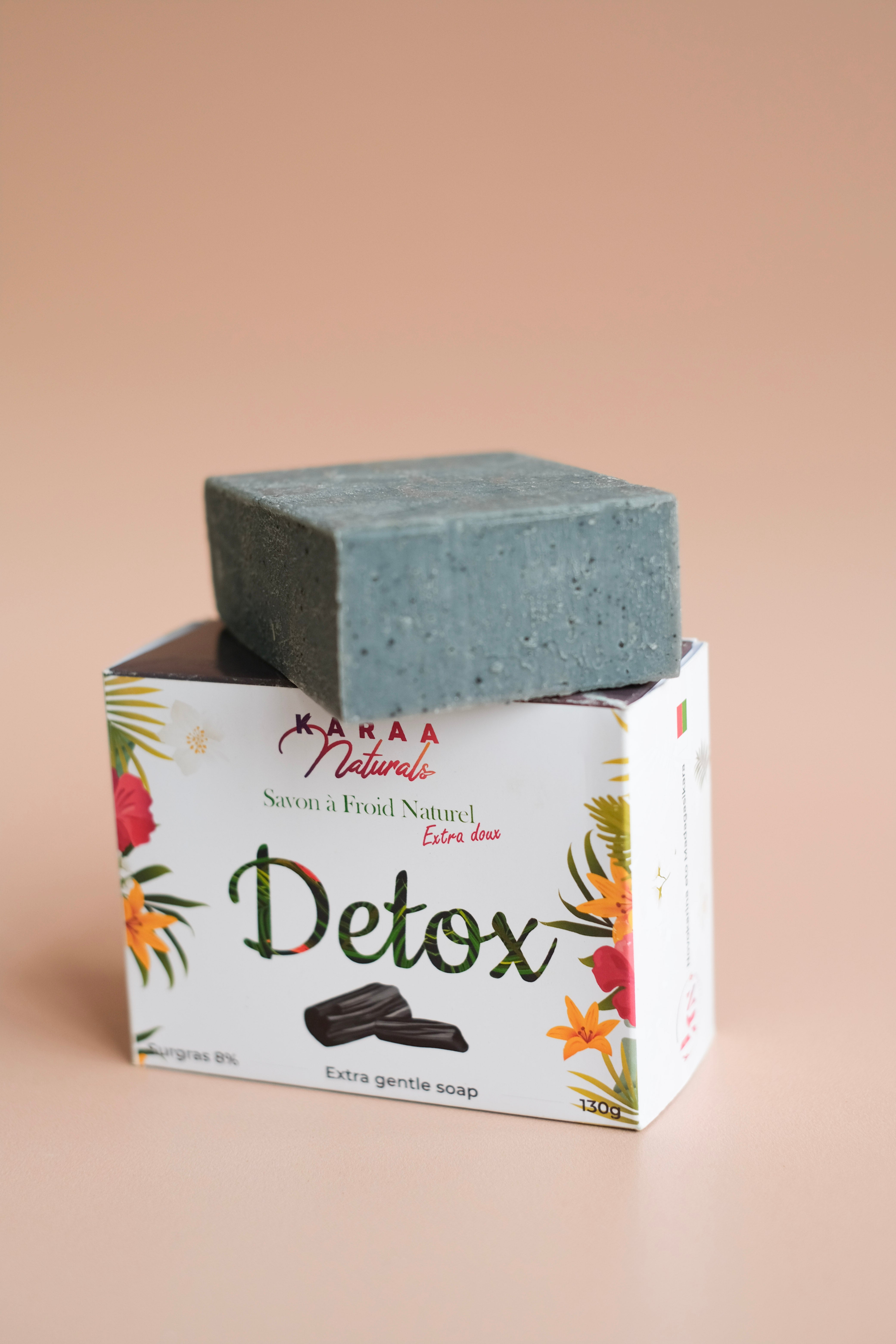 Savon Black Detox (Purifiant et Détoxifiant) Savon à froid naturel de Madagascar 135g